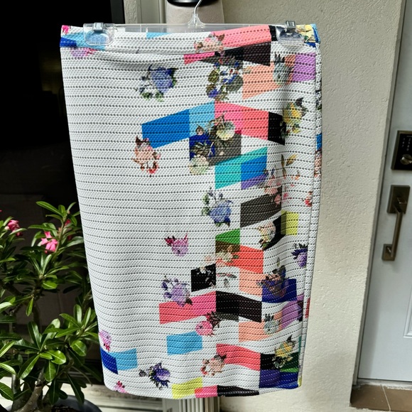 Bar III Dresses & Skirts - BAR III: NWT.Straight, lined Skirt w/Geometric Shape. Manilla. White Com…